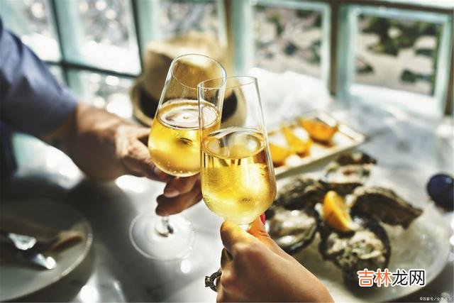 下午在网上刷视频 偏心的父母，不管再有钱，孩子再多，也会晚景凄凉