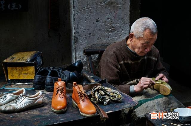 年轻的时候 82岁的张爷爷后来的说法,不管儿子还是女儿,都是一样的待遇