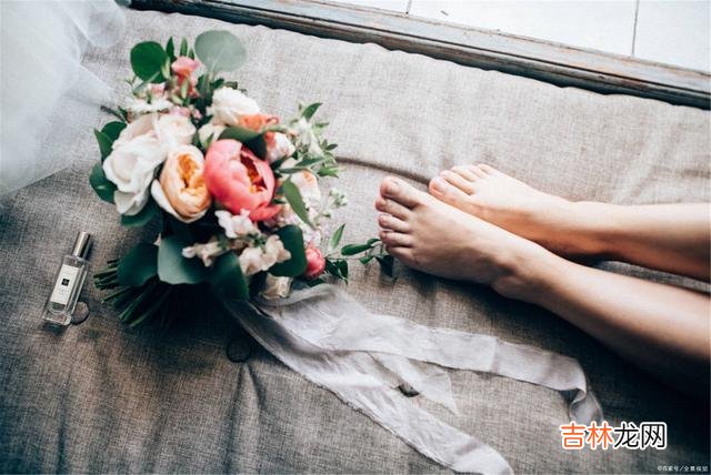 中午吃饭刷视频的时候 为什么有些女生会在一段亲密关系里开始捧杀一个人？