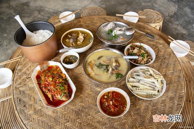 很多人在恋爱中都是胆小鬼 女人配合你聊天一直做这3件事，说明她喜欢你