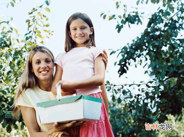 罗曼·罗兰说过:有了朋友 别大意,不值得深交的朋友,往往有三个特点