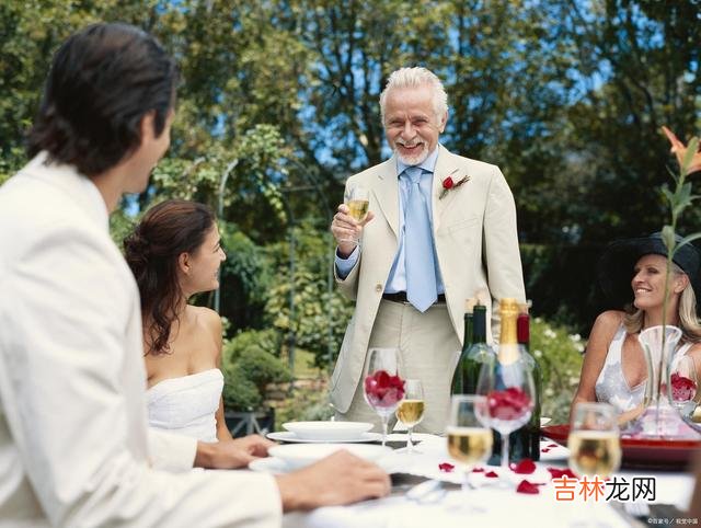 有的人说 出嫁的女儿可以回娘家，不是所有的人都能拥有这样的幸福
