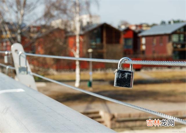 因为陕西某男子的家暴事件 2个例子提醒你：家暴的时候，一个巴掌拍不响的