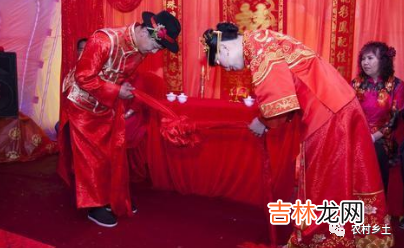 农村俗语“宁嫁老头，不嫁小猴”是什么意思？