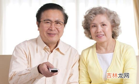 为什么现在许多保姆和雇主之间常常会出现不可调和的矛盾呢？他们之间经常不是雇主店大欺客 为什么现在许多保姆和雇主之间常常会出现不可调和的矛盾呢？