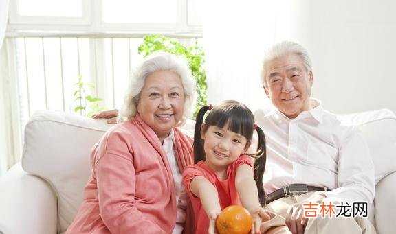 夫妻之间其实希望日子能够平平静静 老年之后的夫妻生活,这样过才是最幸福的