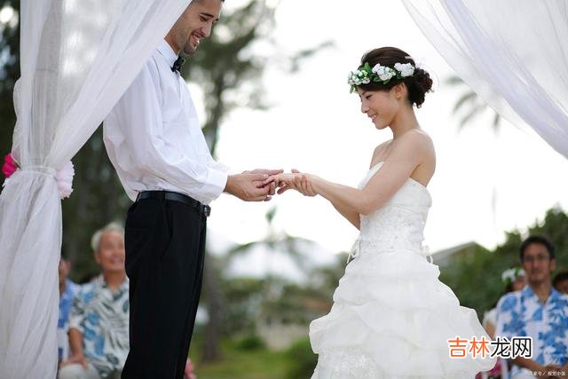 男生分手一年多，一直拒绝家里的相亲，后来还是妥协了