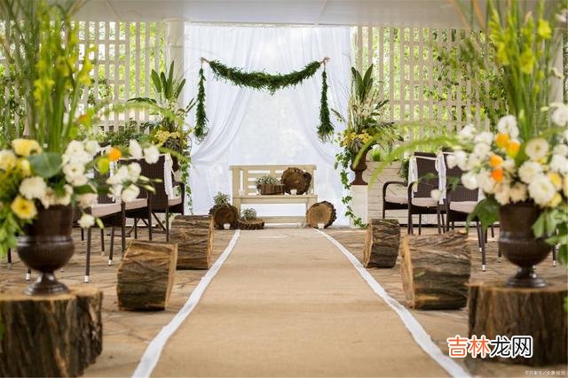 婚姻里，最为遗憾的是：两个人走着走着走着，慢慢变成平行线