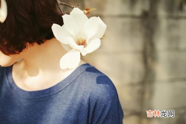 电影《其实他没那么喜欢你》里有段台词说：“女孩子在成长的过程中 女人主动向你索要以下几样东西，不是想占你便宜，而是对你动情了