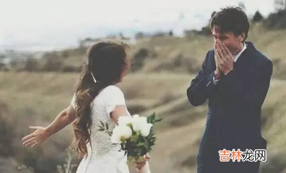 电影《其实他没那么喜欢你》里有段台词说：“女孩子在成长的过程中 女人主动向你索要以下几样东西，不是想占你便宜，而是对你动情了