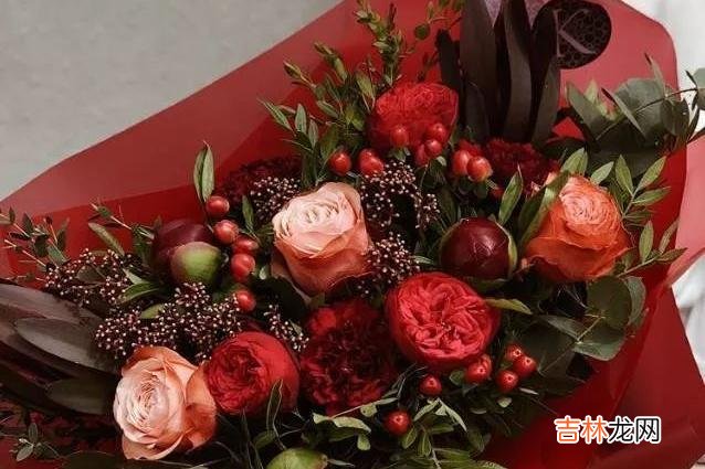 不同的人面对爱情 女人对某个异性动了情，往往会主动开放以下几个禁区，男人别不懂