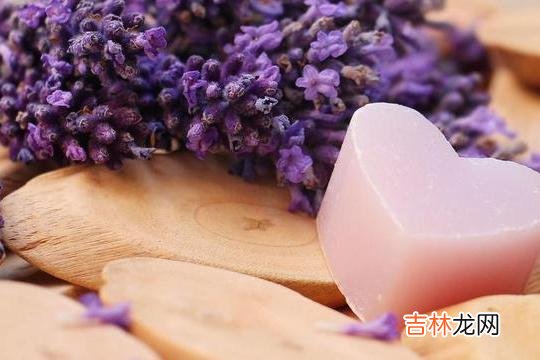 当一个人开始疏远你，往往有三个迹象，哪怕占一个也别留恋了