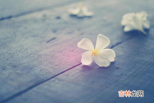 很多人都觉得女人天生擅长表达 一个女人能在这三件事上保持安静，说明她很不简单，值得深交