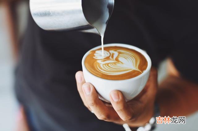 马尔克斯在书里写过：“生命从来不曾离开孤独而独立存在。|孤独是一种难能可贵的态度，为自己订立取舍的标准
