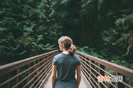 人与人之间的相遇 追求中年女人，不需要太深的套路，主动给她以下三样东西即可