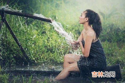 人与人之间的相遇 追求中年女人，不需要太深的套路，主动给她以下三样东西即可