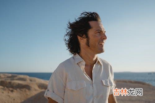 在日本作家村上春树的长篇小说《太阳以南国境以西》里 人到中年，经常梦到初恋的男人有什么样的心理，逃不过三点