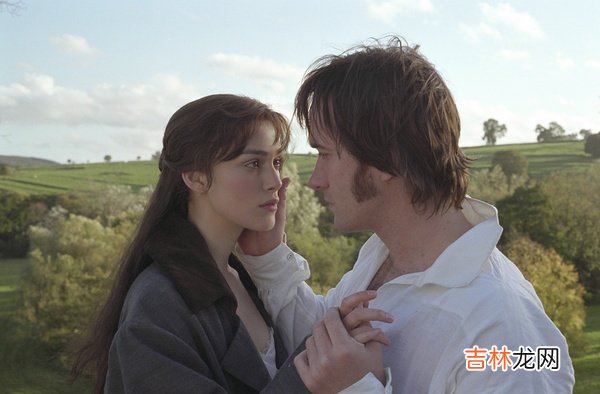 唐代诗人王维的《红豆》将男女之间的思念写到了极致 女人在你面前有这三个异常举动，可见，想你到极致，别不懂