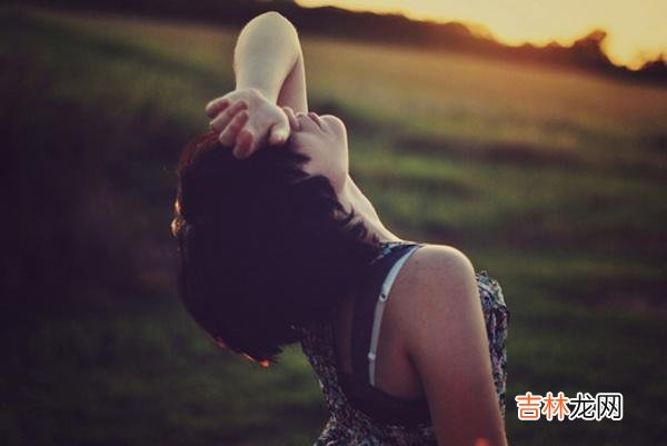 在夏洛特·勃朗特的《简·爱》里 爱情里最好的态度永远是：先自爱而后再去爱人