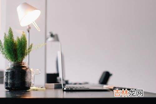 1当安稳的婚姻遇到背叛 女人遭遇背叛后，女人会认为以后的生活都被背叛毁了