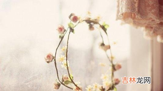 01在大多数的家庭中 父母的薄待，让她一生都没办法摆脱那种委屈和不自信