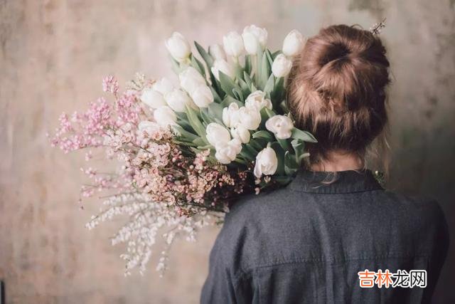 陈奕迅的《红玫瑰》里有句歌词唱道：得不到的永远在骚动 女人学会了这三招，男人会对你刮目相看