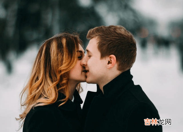 陈奕迅的《红玫瑰》里有句歌词唱道：得不到的永远在骚动 女人学会了这三招，男人会对你刮目相看