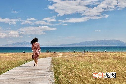 人这一辈子 生活过得好的女人，往往有时间和精力来研究一下自己的穿搭和妆容