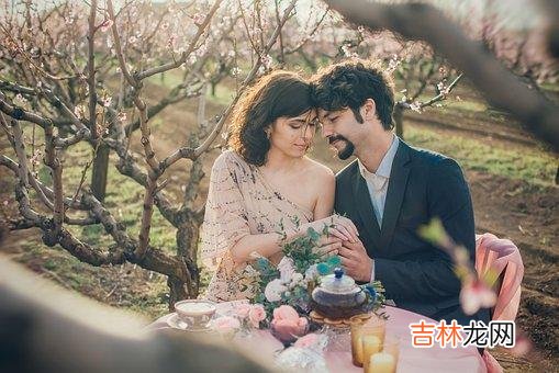 月有阴晴圆缺 人性，是善变的，是不可信靠的，是不断变化的