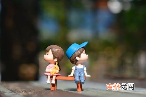 能够在众多女性里脱颖而出 不合群是一个人身上所能够拥有的最好的品质之一