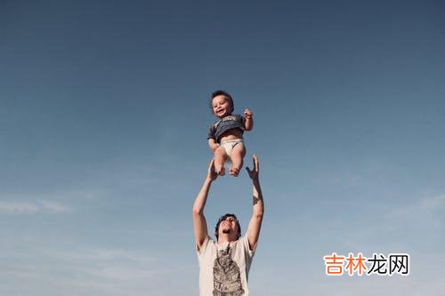 能够在众多女性里脱颖而出 不合群是一个人身上所能够拥有的最好的品质之一