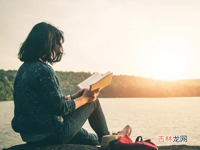 王小波是文学界少见的、特立独行的作家 这两种人，在现实生活中很常见，建议你离得远一点