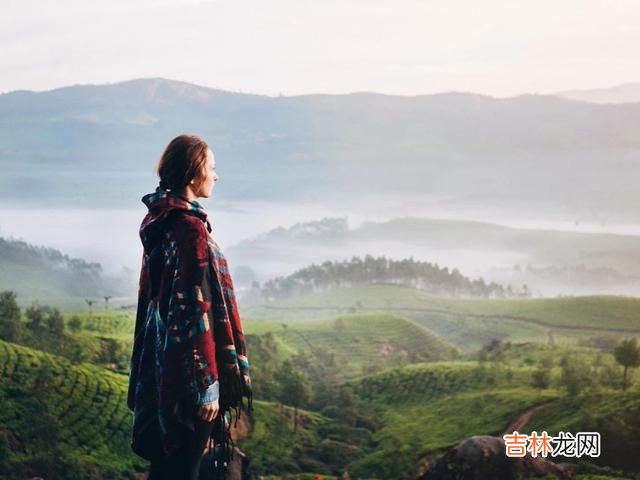 王小波是文学界少见的、特立独行的作家 这两种人，在现实生活中很常见，建议你离得远一点