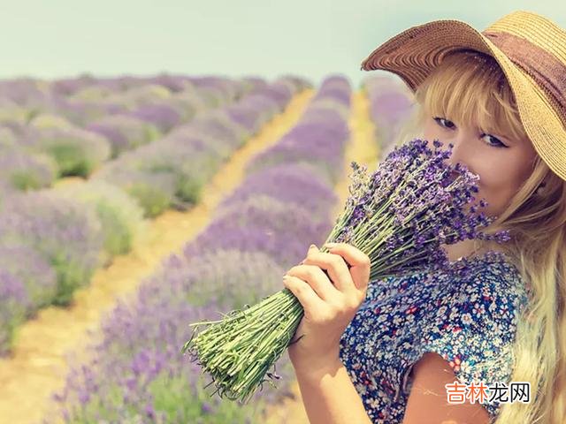 王小波是文学界少见的、特立独行的作家 这两种人，在现实生活中很常见，建议你离得远一点