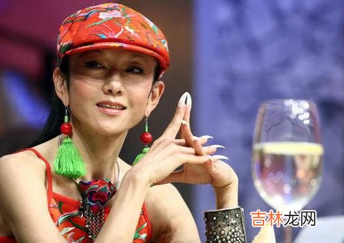 无论现如今的社会发展的多么迅速 一个女人过了三十岁,还没有结婚的打算,就会被称为“大龄剩女”