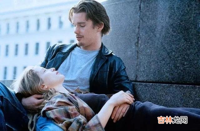 很多时候 男人真的对你动了心，就一定会主动地插手你的生活，帮你遮风挡雨