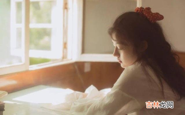 知乎上有一个高赞问题：“为什么有人越来越讨厌‘精致’这个词？怎样的女生才真正称得上精致？...|女人的精致，不止于外表，更在于内心的富足