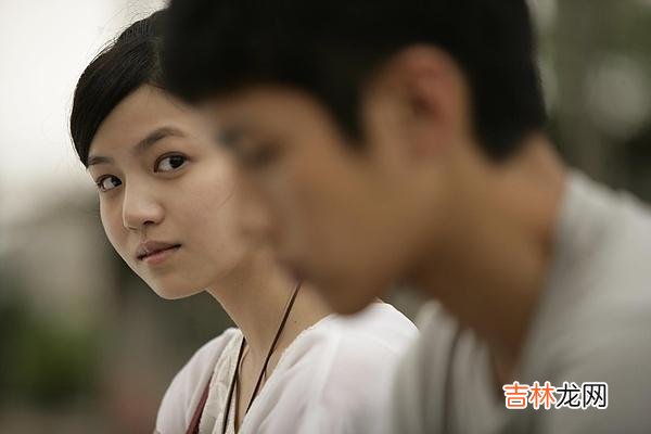 我喜欢日本作家村上春树的作品 不管往后遇到多少人，始终得不到的初恋，都是内心深处的白月光