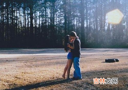 1在婚姻里好女人是怎么定义的 女人期待是婚姻的温暖，爱人的理解，是在婚姻里得不到的呵护