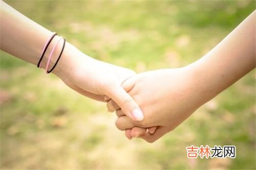 1在婚姻里好女人是怎么定义的 女人期待是婚姻的温暖，爱人的理解，是在婚姻里得不到的呵护