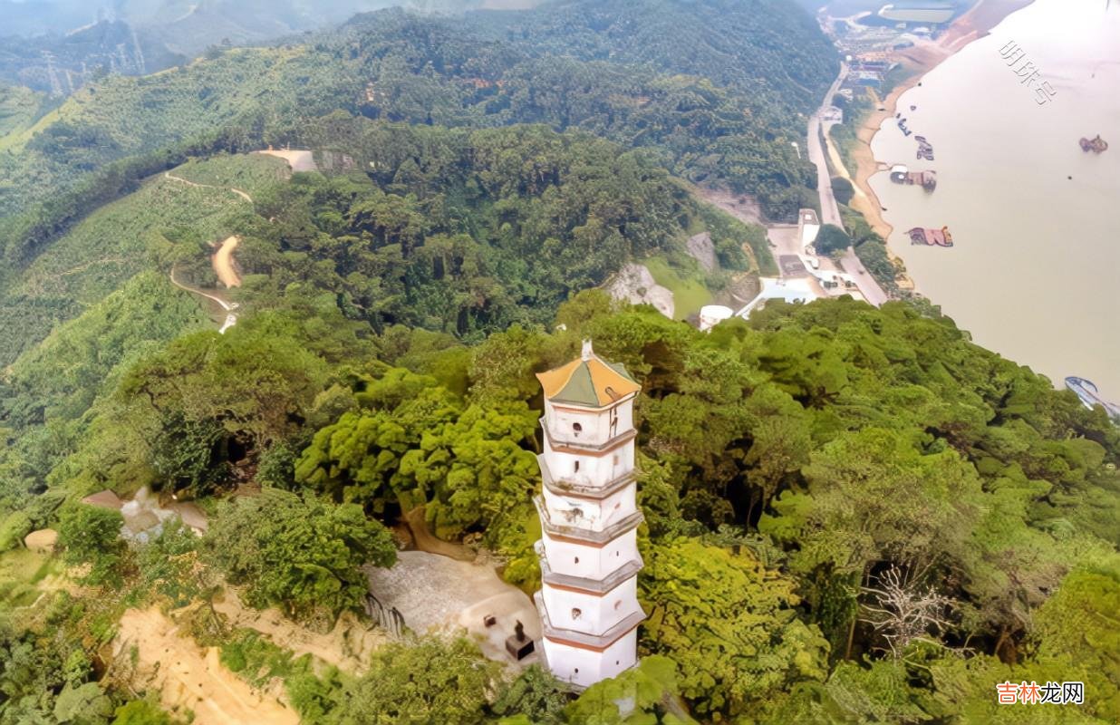 作者：黎荔父亲给我发来一张儿时的老照片 翻看旧照片，半生遥遥而过