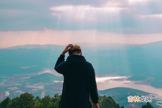 男人 男人要做优秀的男人，能顶天立地，安小家，为大家，处处奉献自己