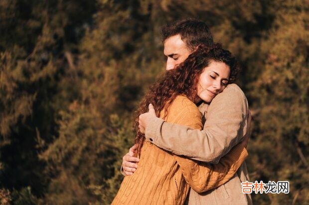 谈恋爱 爱情，是两个人的你侬我侬，更是相互的包容与守护