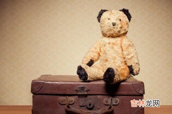 从某种角度来说 聪明的女人，在追求爱情的同时，绝不会丢了自己的自尊