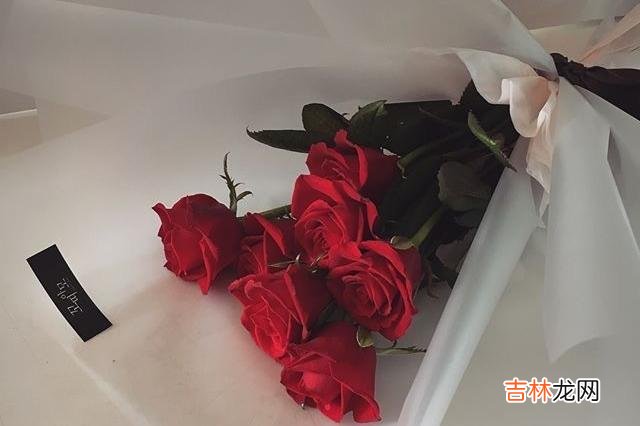 喜欢一个人是无法隐藏的 一个男人对你动了情，会有这三种表现