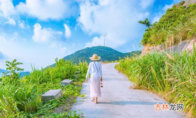 以前总觉得一个女人如果是一种越来越富有的状态 越来越富有的女人，都有3个共性，与金钱无关