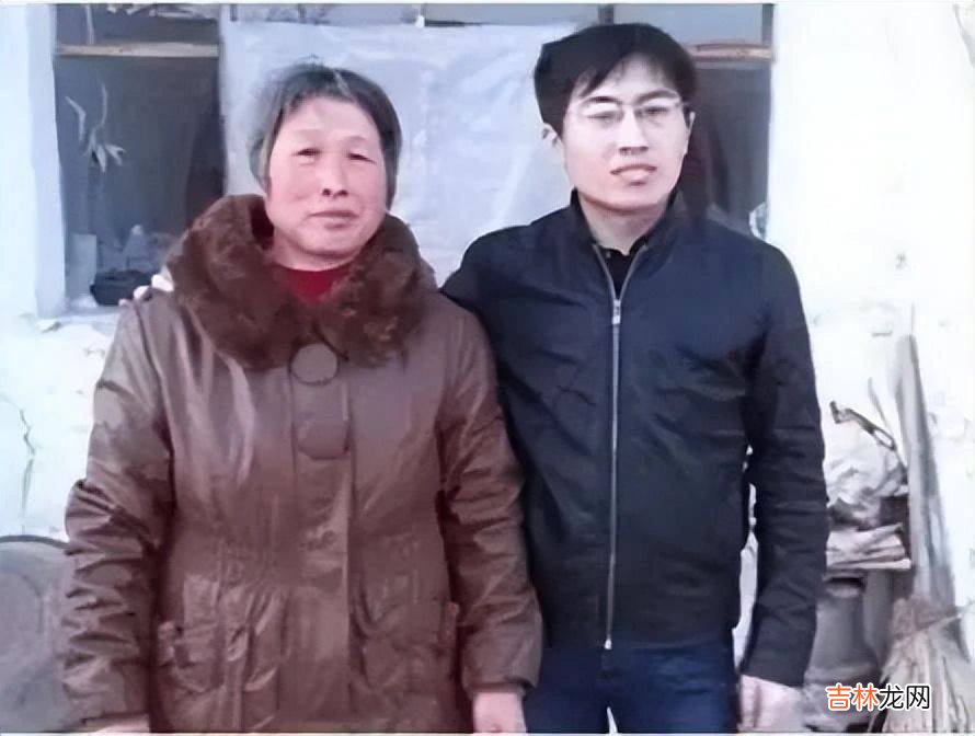 13年前,985高材生在网吧吃住4年,上机时长超2万小时,现状如何