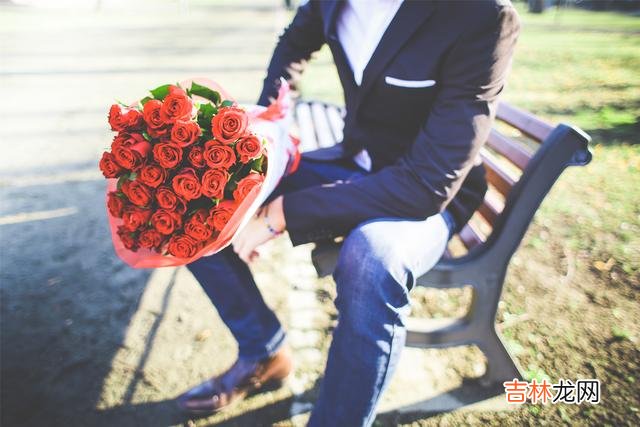 爱一个人就是会患得患失 爱一个人一定会变得小气，但行好事，莫问前程