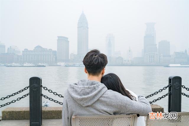 在感情当中 有一句话其实根本不需要问男人，而这句话就是“你爱不爱我”