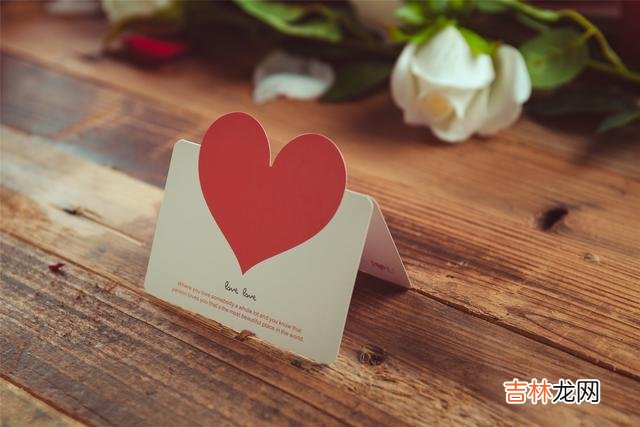 女人是感性思维为主 在他们的世界里，爱情是一回事，结婚又是另一回事，两者并不冲突